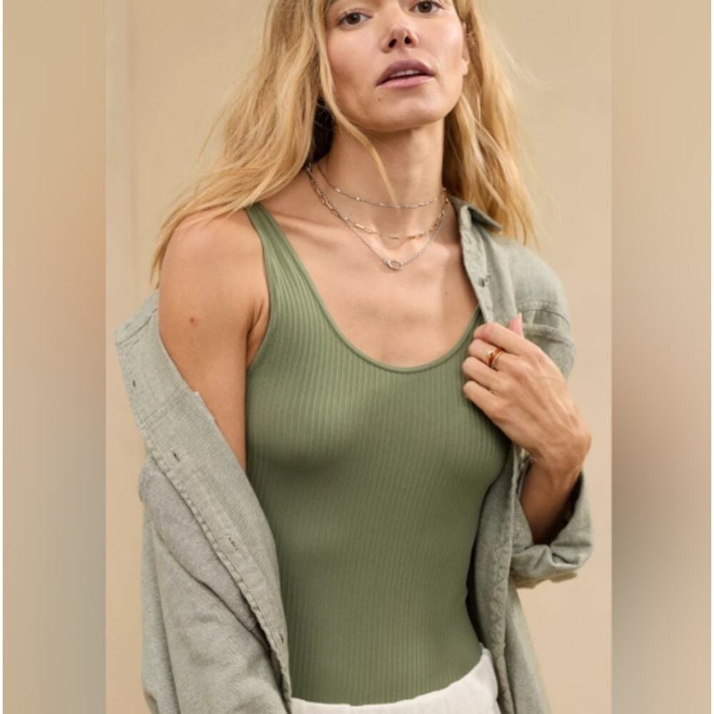 Aerie Superchill Seamless Rib Scoop Bodysuit Size Small in Olive Fun